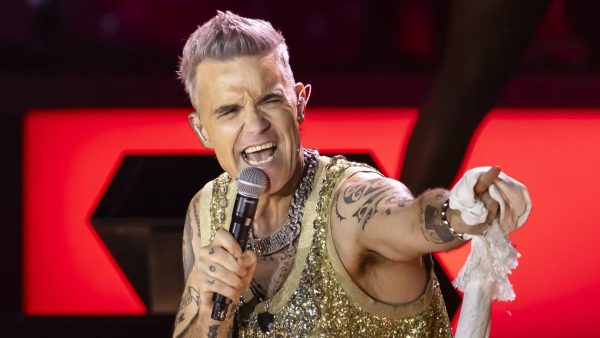 Robbie Williams stelt dat boy- en girlbands voor mentale problemen zorgen