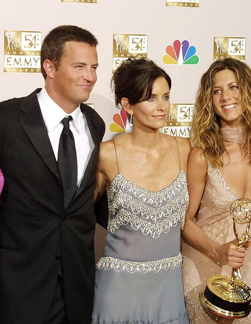 Friends-cast reageert op overlijden Matthew Perry: 'We zijn er allemaal kapot van'