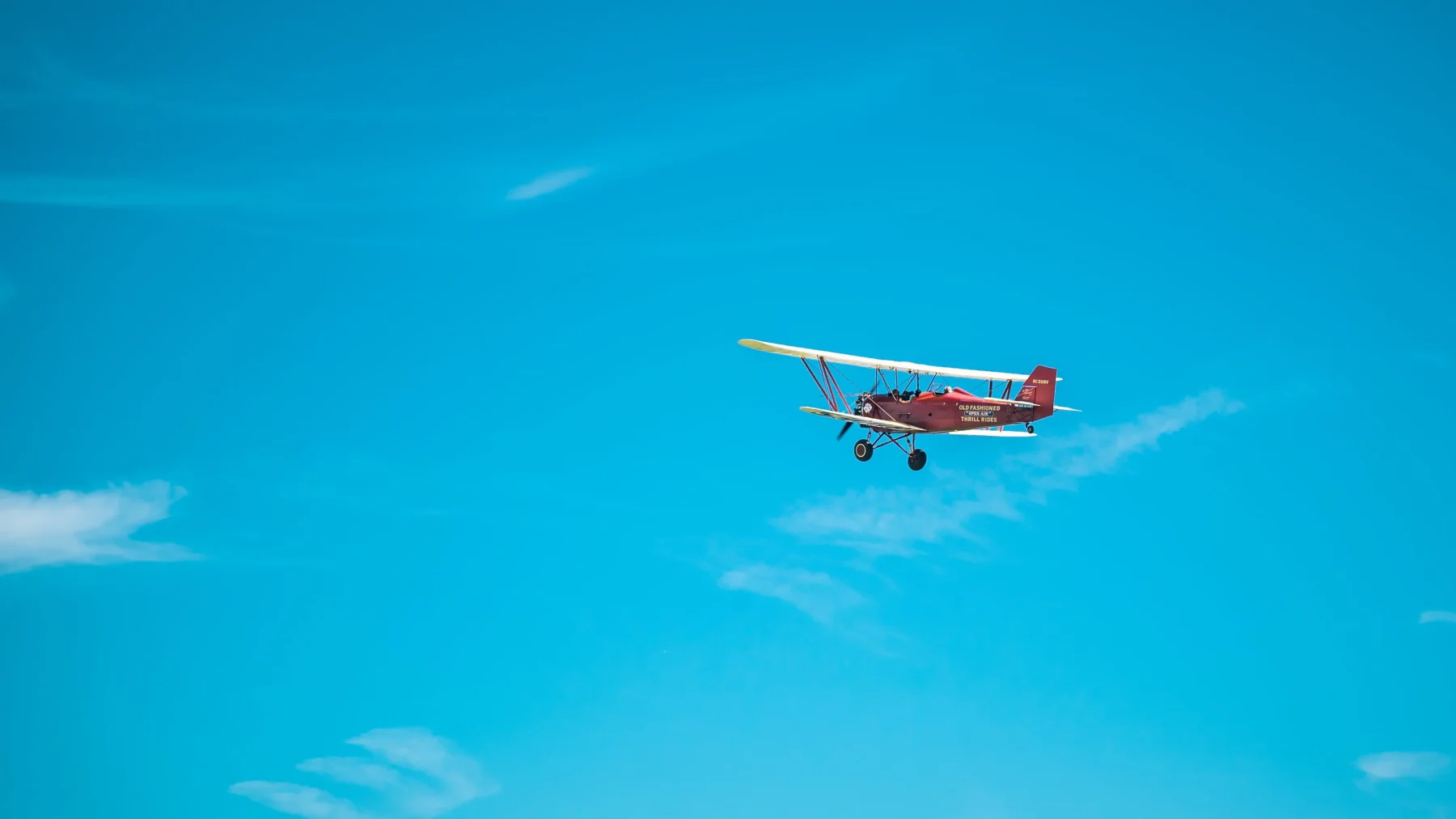 Bijzondere tekst in Apeldoorn met zweefvliegtuig