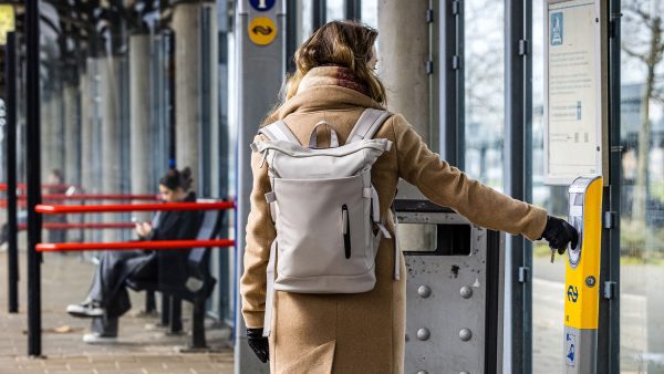 Zo krijg jij jouw geld terug van die 30 miljoen 'vergeten' euro's op oude ov-chipkaarten