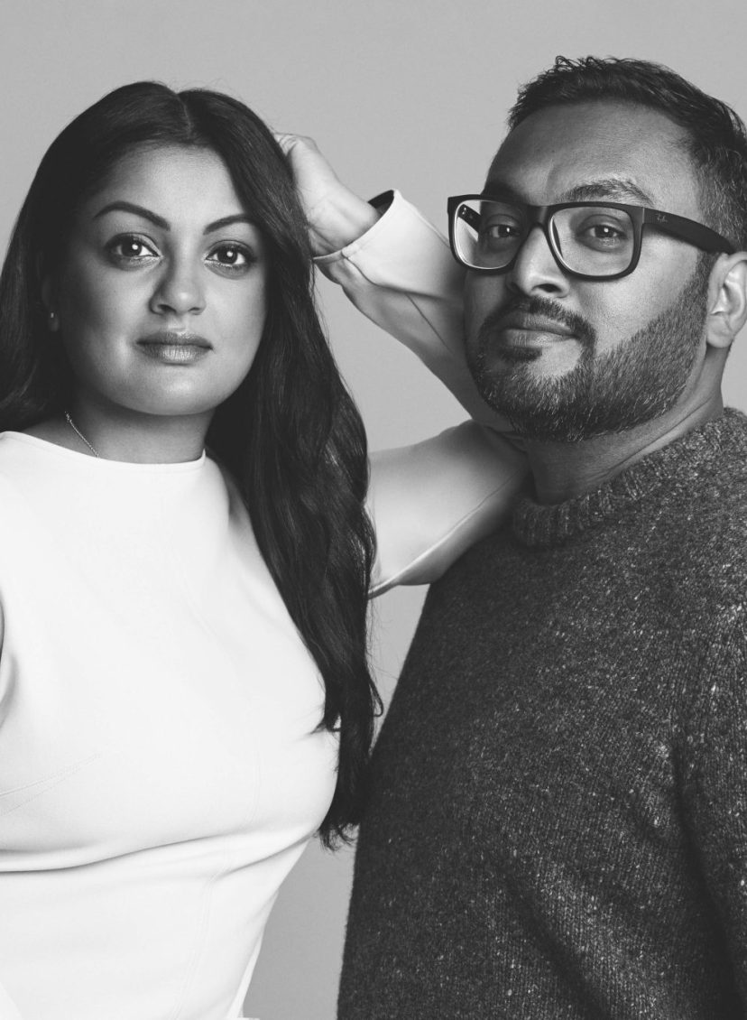 Shanette leunt op de schouder van haar broer Shaties | Zwart-wit portret voor een verhaal over orgaandonatie