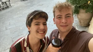 Thumbnail voor Finn (20) en Stijn (23) werden aangevallen op straat: 'We lieten elkaar gelijk los'