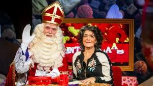 Thumbnail voor Hij komt, hij komt: Sinterklaas én het Sinterklaasjournaal zijn in aantocht