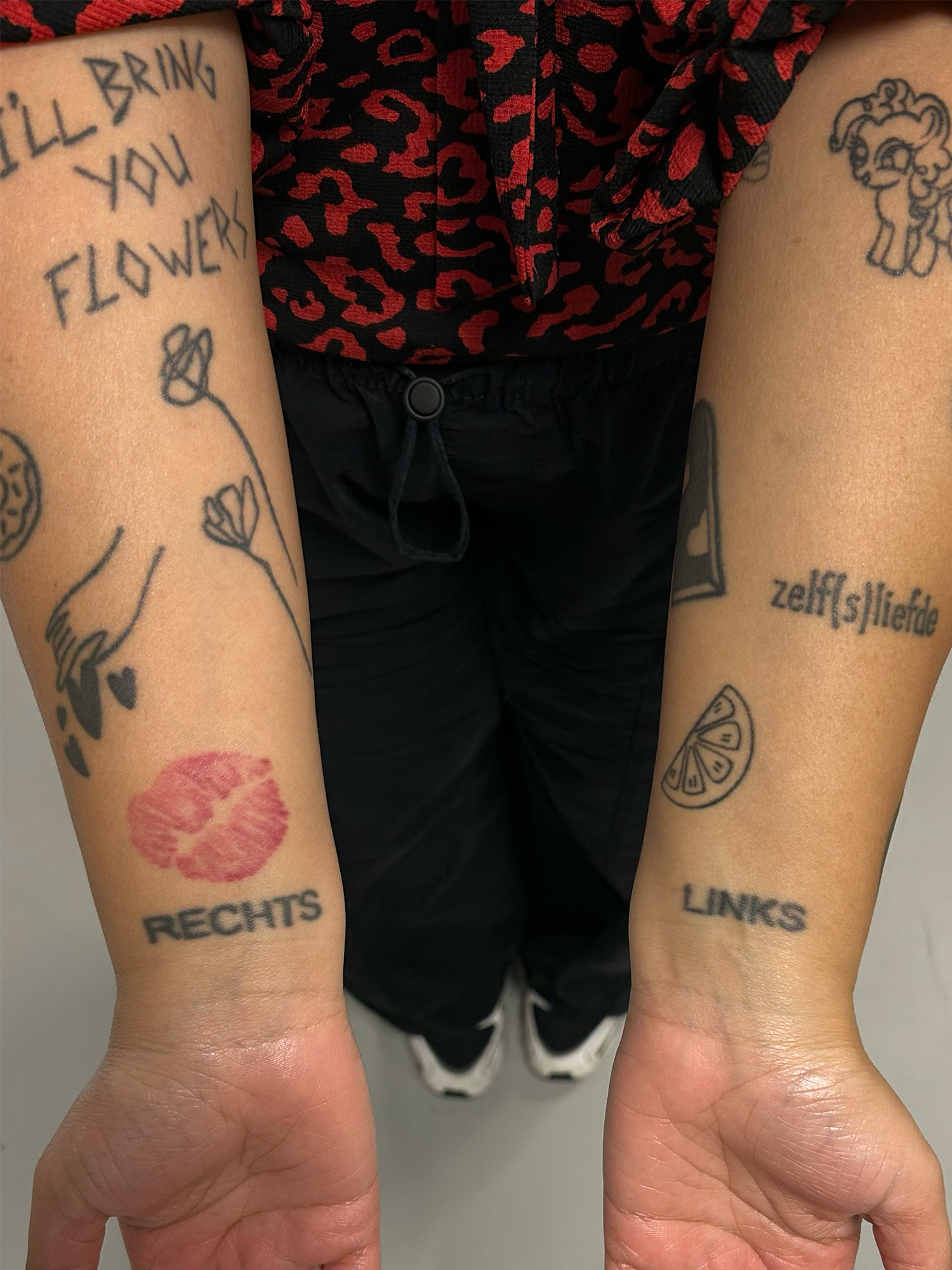 misha links en rechts tattoo