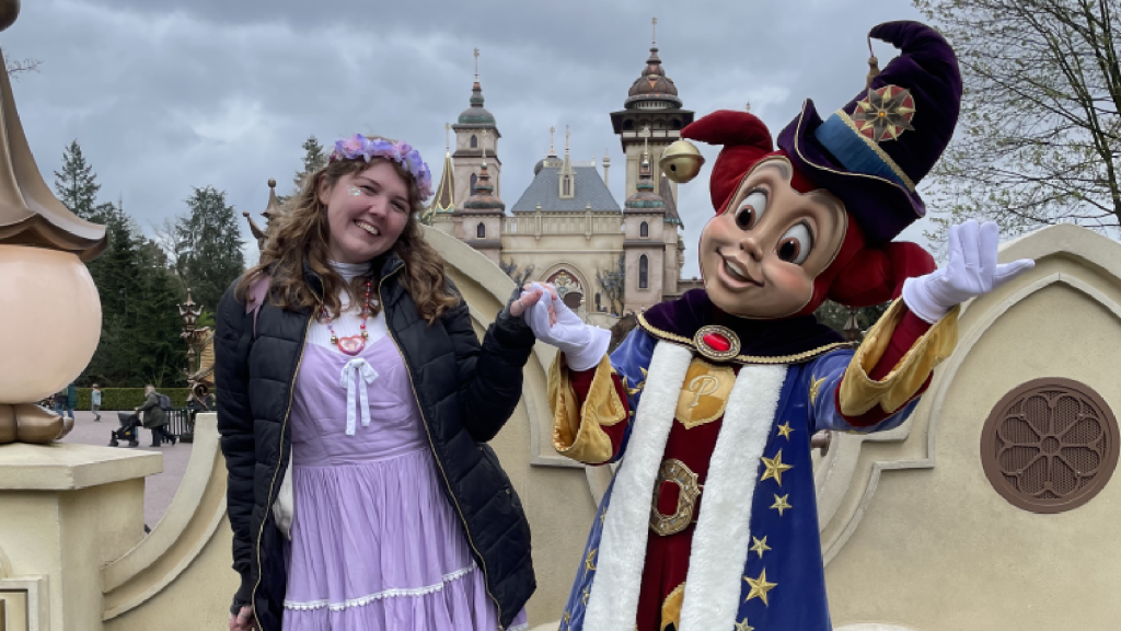 Britse Hayley (27) heeft Efteling-tattoos: 'Is een groot onderdeel van mijn leven'