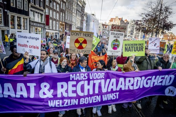 deelnemers klimaatmars amsterdam