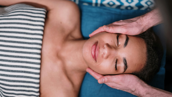 Vrouw bij hammam - massage.