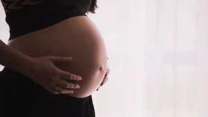 Thumbnail voor Tweeling of niet? Vrouw met twee baarmoeders zwanger van twee meisjes: 'Heel, heel zeldzaam'