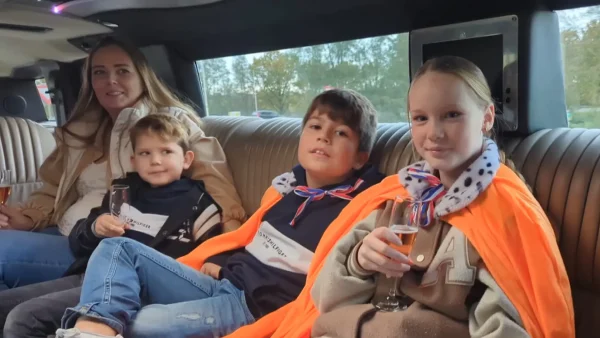 Foto van Vince (6) in de limousine