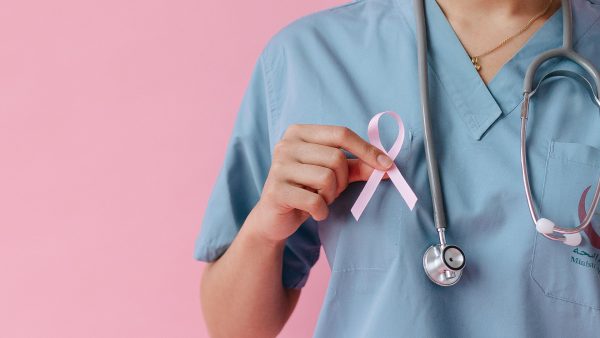 Vrouwen die geen borstreconstructie willen na borstkanker soms ontmoedigd door arts: 'Zou me depressief maken'