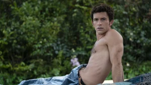 Thumbnail voor Jonathan Bailey belooft wachtende 'Bridgerton'-fans een 'pikant' seizoen