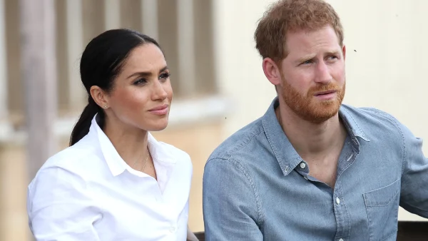 Meghan Markle en Prince Harry naast elkaar