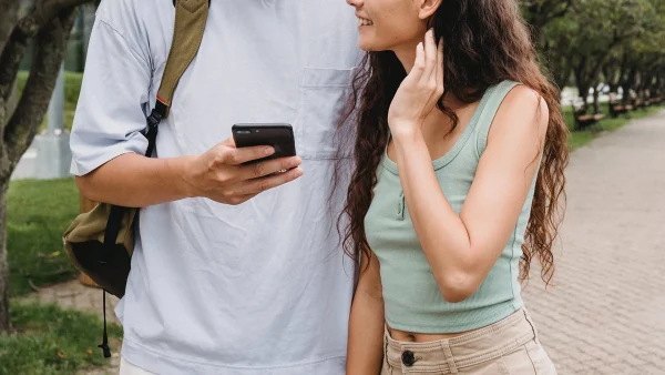 Date stuurt vrouw tikkie tijdens de date