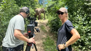 Thumbnail voor Floortje Dessing aangeslagen in slotaflevering op Bali: 'Krijg hier tranen in mijn ogen van'