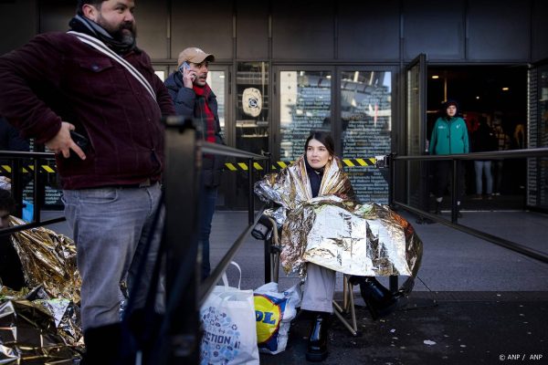 Wachten op de Queen of Pop: fans trotseren kou voor goede plek bij concert Madonna