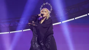 Thumbnail voor 'Time goes by so slowly': Fans boos om urenlang wachten op Madonna in Ziggo Dome