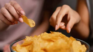 Thumbnail voor Om je vingers bij af te likken (of toch niet): hierom smaken chips de laatste tijd anders