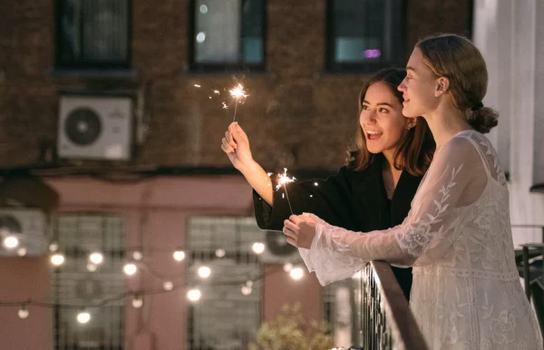 Ruim de helft van de vrouwen gaat tijdens de jaarwisseling liever niet alleen de deur uit