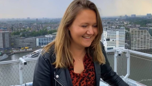 Thumbnail voor Lotte (30) heeft kataplexie: 'Als ik een grapje maak, zak ik in elkaar en ga ik out'