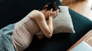 Thumbnail voor Onderzoeker over bevindingen zwangerschapsmisselijkheid: 'Helpt vrouwen die niet serieus worden genomen'