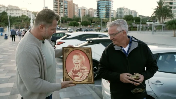 sam met Dennis van der geest in waar is mijn erfenis?