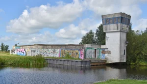 Thumbnail voor Dit is de meest bekeken én besproken woning op Funda afgelopen week: 'Watervilla? Een hoop beton'