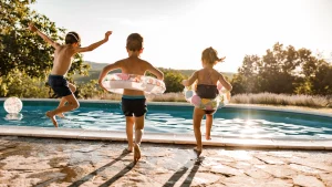 Thumbnail voor Steeds meer kinderen zonder zwemdiploma: 'Stoppen na B is als je kind in groep 6 van school halen'
