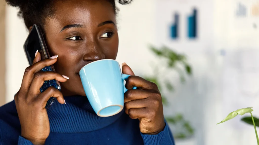 Droog je uit van koffie drinken