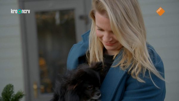 Rosanne zet hondje Mattie in het licht op zorgboerderij in 'Joris' Kerstboom'