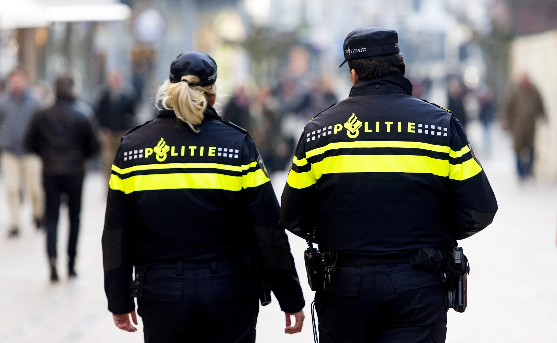 politieagenten op straat