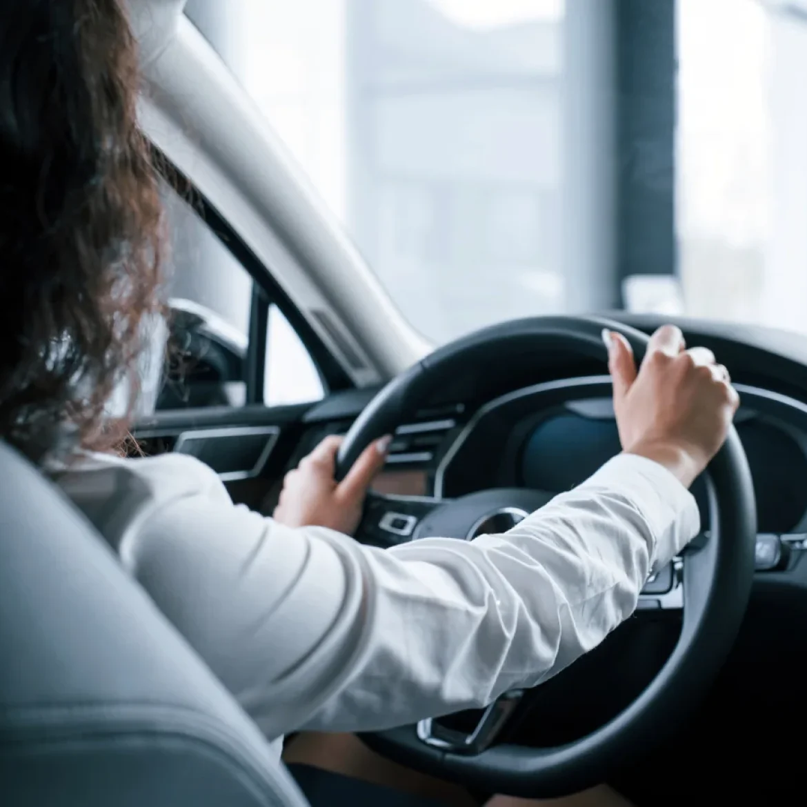 Vrouw in auto