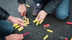Thumbnail voor Plastisch chirurg Annekatrien behandelt vuurwerkslachtoffers: 'Kinderen steken bommen af'