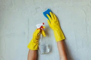 Thumbnail voor Broeinest van bacteriën: zo vaak moet je schoonmaaksponsjes vervangen