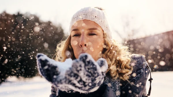 vrouw in de sneeuw