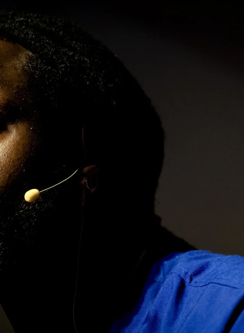 Akwasi ontvangt steun na X-rel