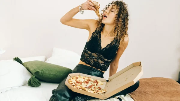 Pizza in bed