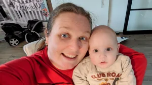 Thumbnail voor Lauriens baby bleef vastzitten tijdens geboorte: 'Zijn arm brak en zenuwen scheurden'