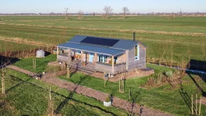 Thumbnail voor Dit tiny house zorgt voor gemixte gevoelens bij Funda-kijkers: 'Wat een geld voor een caravan'