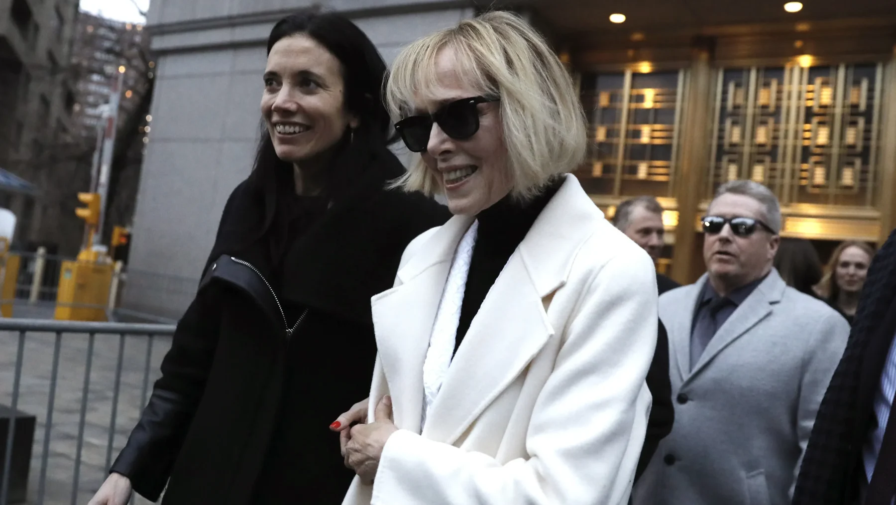 Donald Trump moet schadevergoeding van 83 euro betalen aan schrijfster E. Jean Carroll