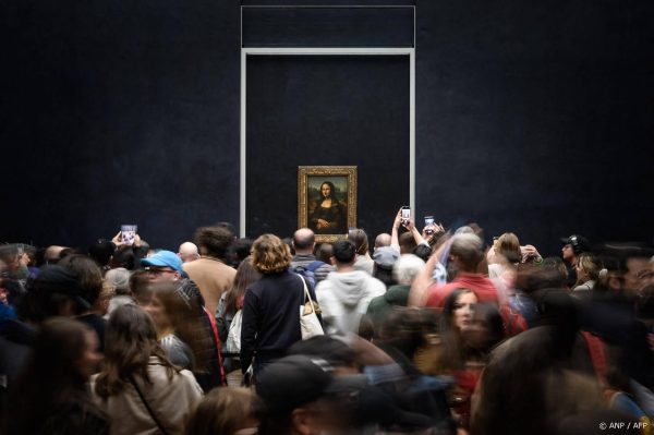 Milieuactivisten gooien soep tegen kunstwerk Mona Lisa