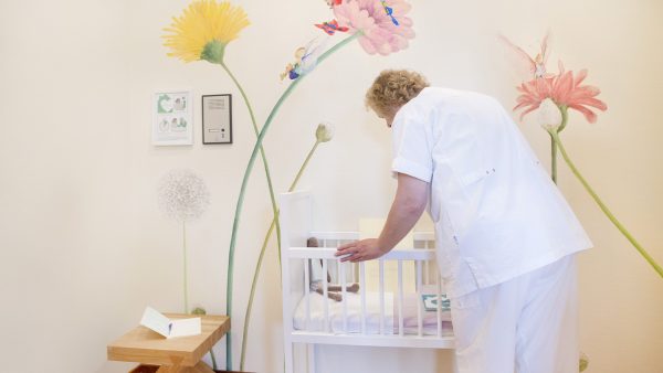 Vondelingenkamers geopend in AMC en Erasmus MC: 'Het geheim van de moeder is veilig, net als hun kind'