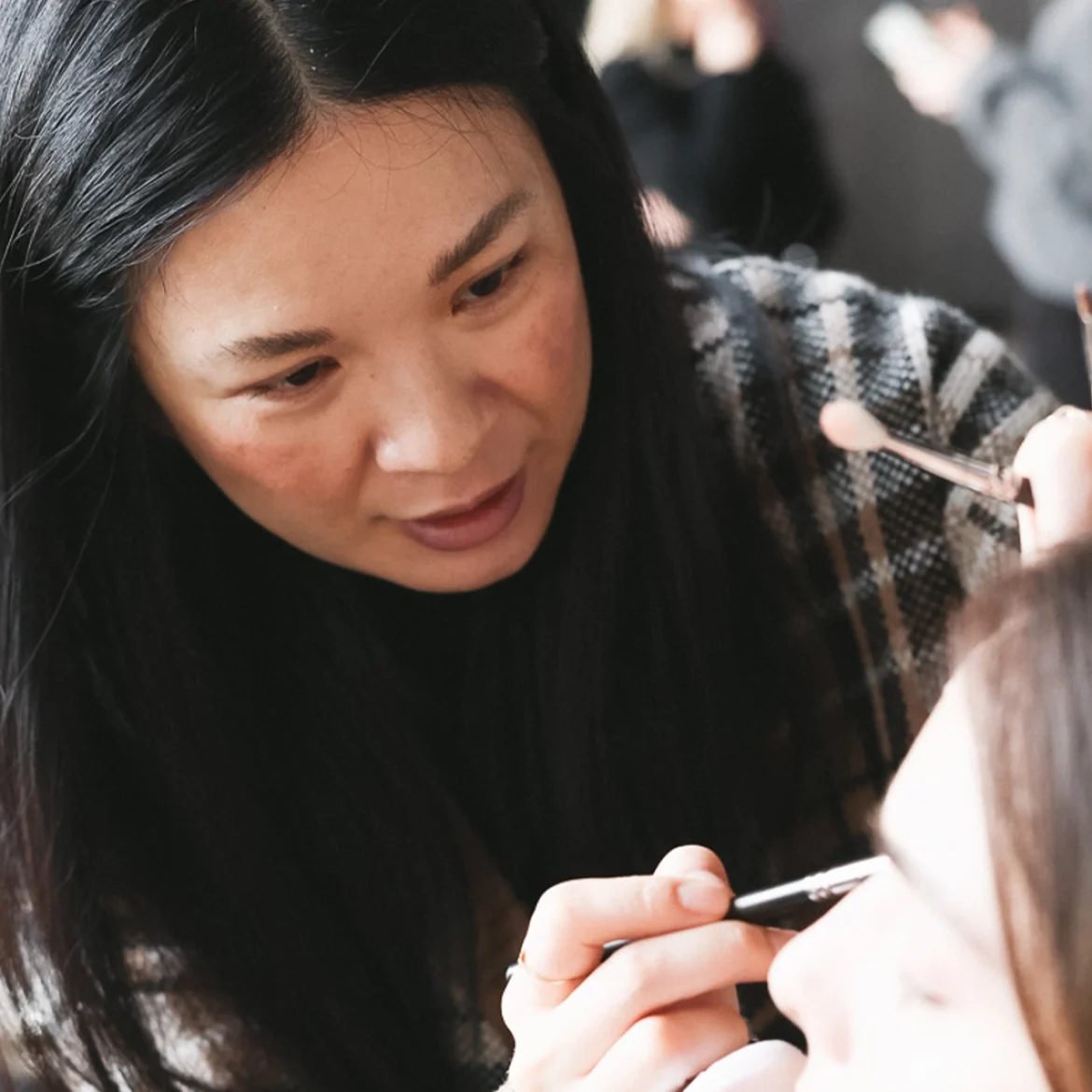 Visagist Connie Man deelt haar beautygeheim: 'Dit is een filter in een potje'