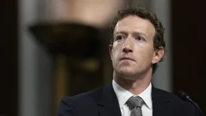 Thumbnail voor Facebook-oprichter Mark Zuckerberg zegt sorry voor schade bij kinderen door sociale media