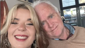 Thumbnail voor Kayleigh (22) laat droom van haar opa uitkomen: 'Heb mijn tranen moeten inhouden'