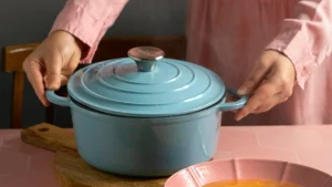 Thumbnail voor Soraya kocht een pan via Marktplaats en kreeg opmerkelijk aanbod: 'Ze zochten een vrouw voor erbij'