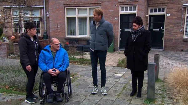 Wim en Annelies tegenover buurvrouw Marga in 'Mr. Frank Visser doet uitspraak'