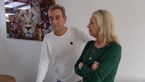 Thumbnail voor Huub en Beate slapen al 15 jaar in de woonkamer in 'Help, Mijn Man is Klusser!'