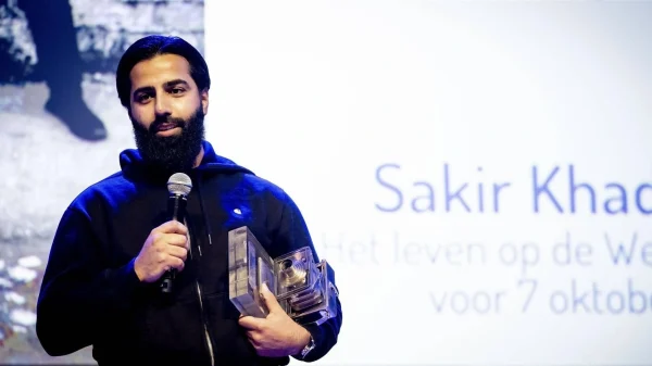 sakir khader tijdens de uitreiking van de zilveren camera