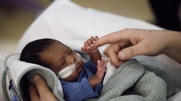 Wereldprimeur in Brabants ziekenhuis: geen slangetjes meer voor te vroeg geboren baby's