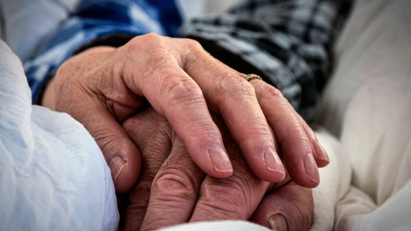 Australische vrouw slaapt jarenlang naast lichaam van overleden broer